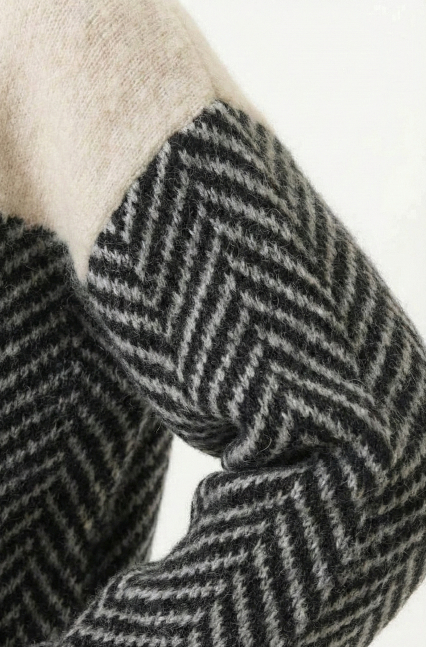 Emma – Soft pullover with chevron pattern