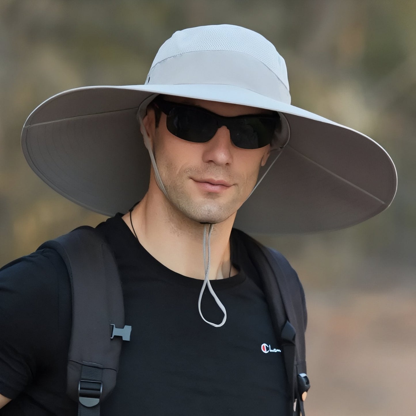 Chapeau de Randonnée Large Bord Respirant et Ajustable
