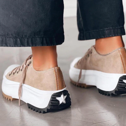 Emma – Elegante platåsneakers i lerret