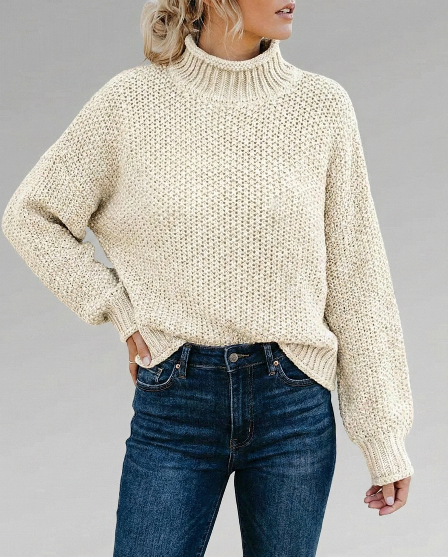 Emma – Elegant tykk strikket genser med høy hals og ballongermer