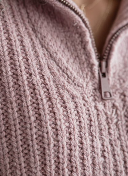 Emma – Myk og elegant genser med glidelås i strikk