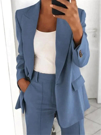 Emma – Elegant women's pantsuit with refined blazer