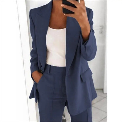 Emma – Elegant women's pantsuit with refined blazer
