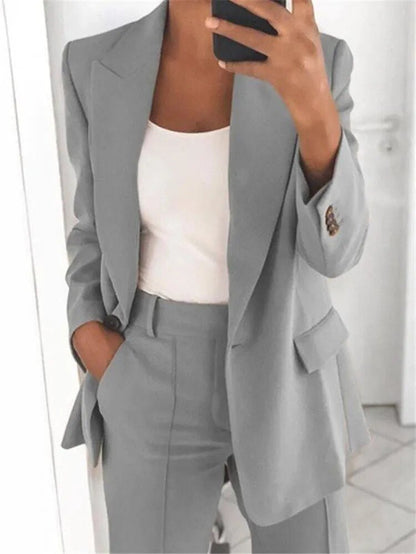 Emma – Elegant women's pantsuit with refined blazer