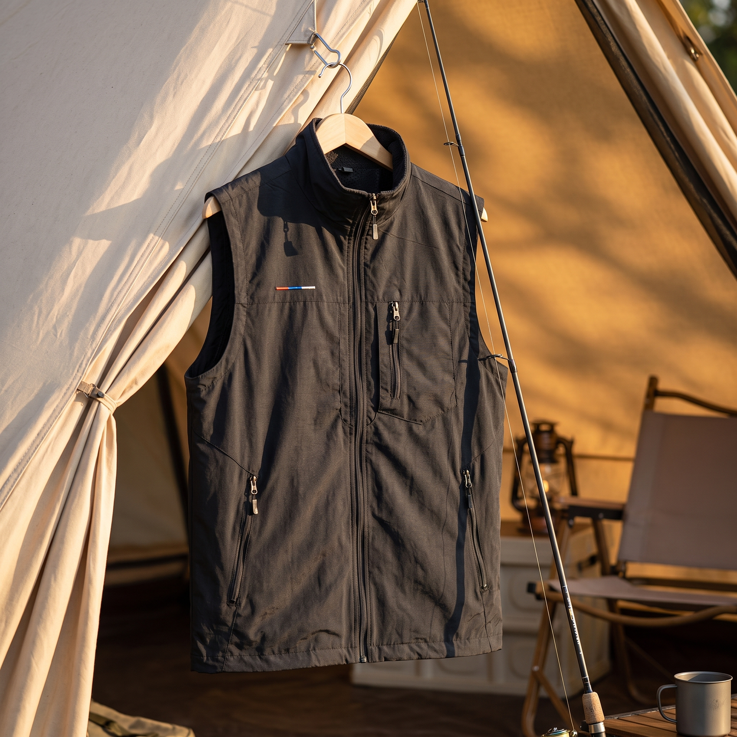 Lightweight Men's Vest with Multiple Pockets for Outdoor Activities