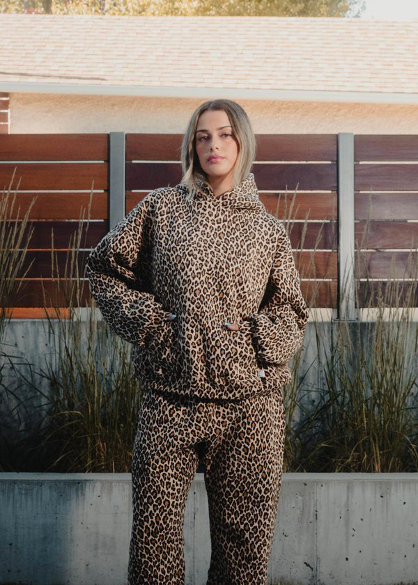 Léa Comfortable and Stylish Women's Hoodie and Leopard Pants Set
