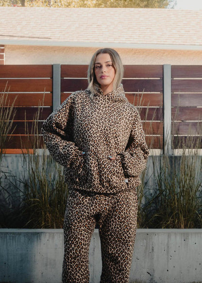 Léa Comfortable and Stylish Women's Hoodie and Leopard Pants Set