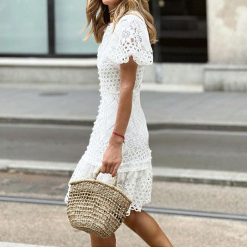 Léa Elegant Midikjole i Blonder for Sommeren
