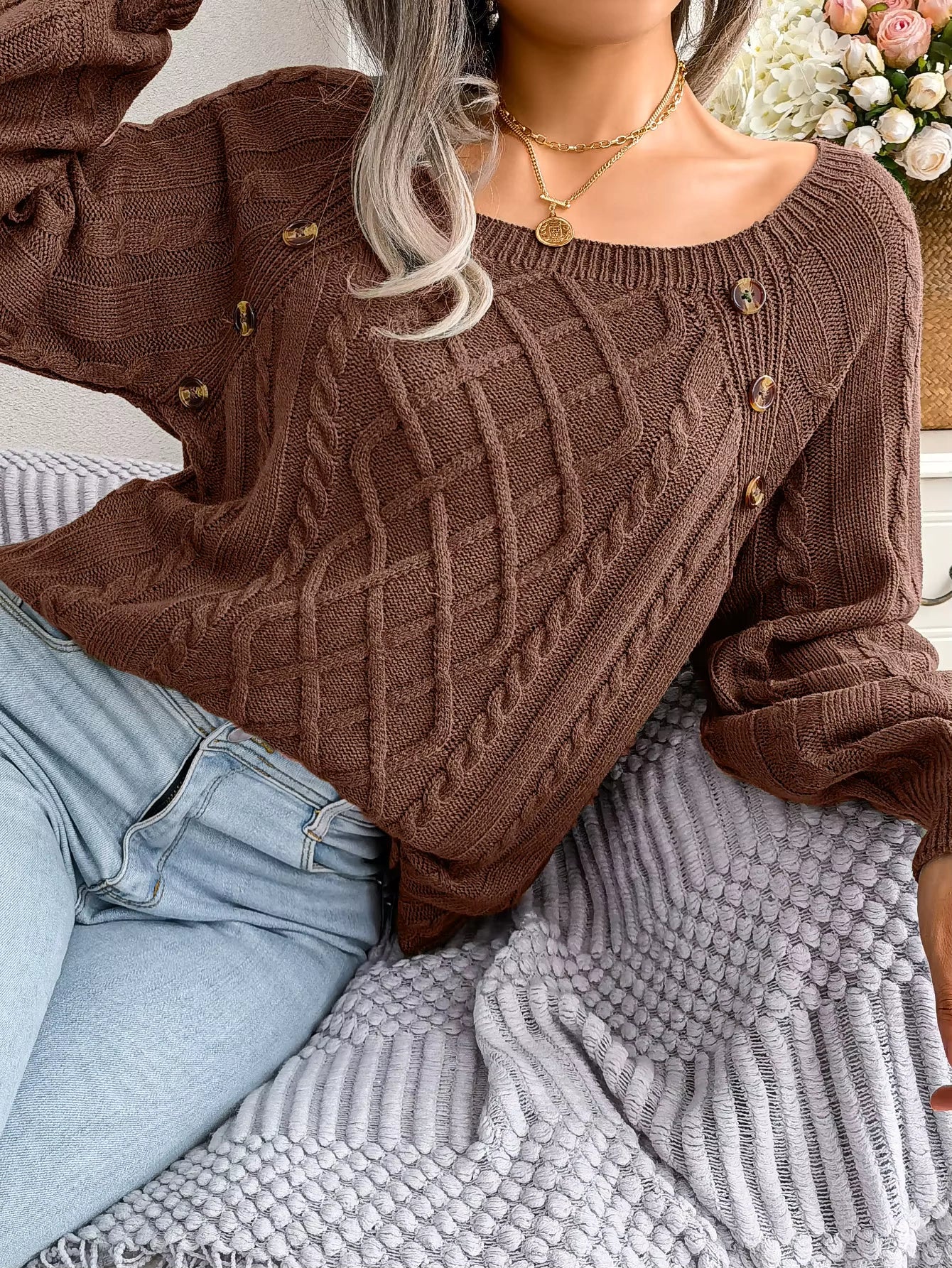 Stilig ullgenser for dame med skjell