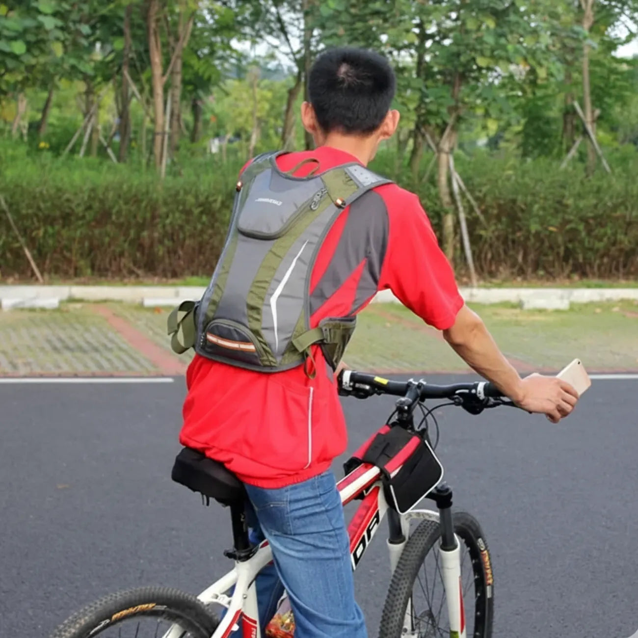 Sac à Dos d'Hydratation Déperlant Léger avec Dos Ventilé pour Randonnée et Vélo