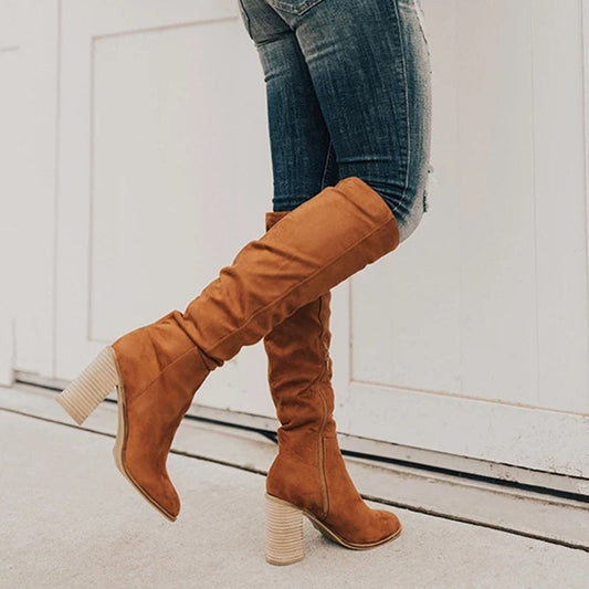 Sophie – Bottes hautes en suède douce à talons élégants