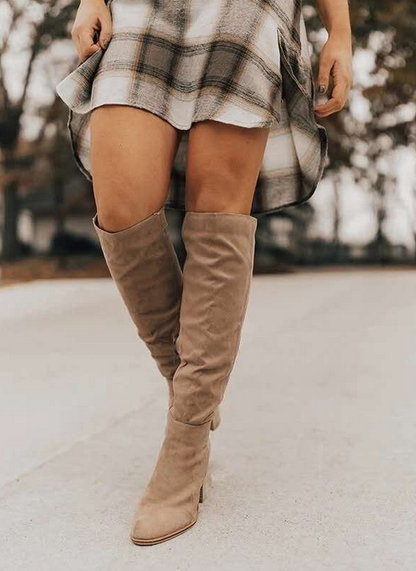 Sophie – Bottes hautes en suède douce à talons élégants