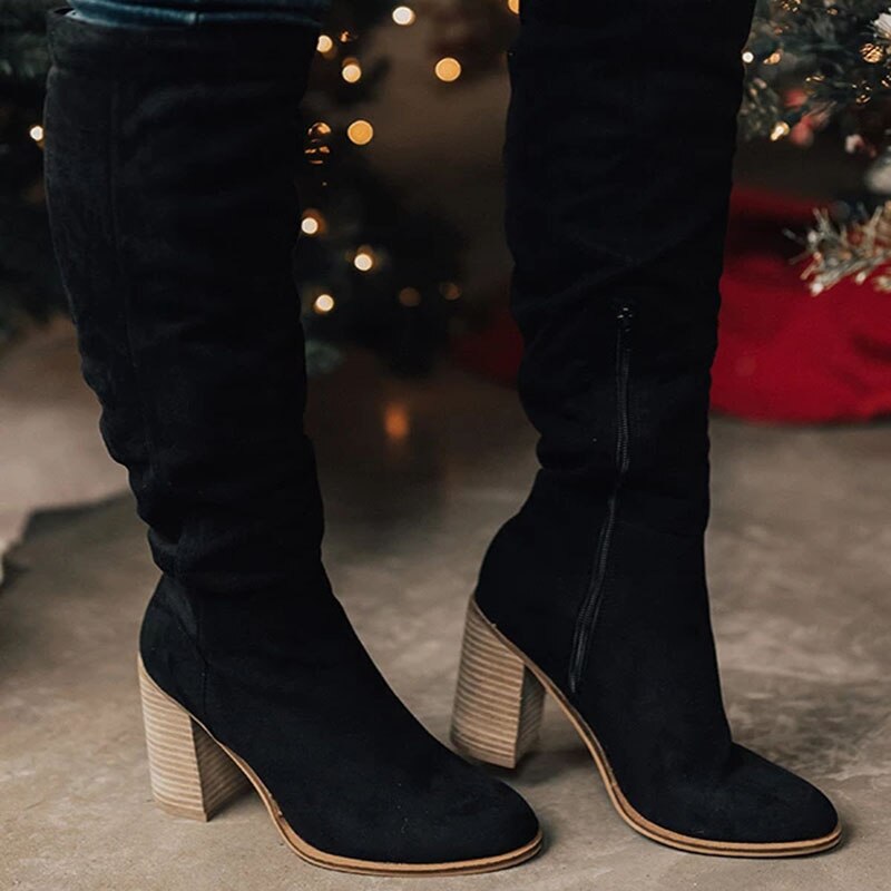 Sophie – Bottes hautes en suède douce à talons élégants