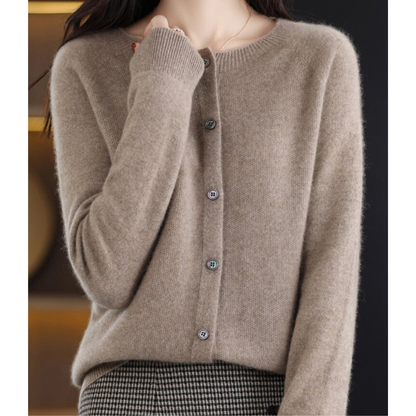 Sophie – Cardigan doux et élégant en maille fine