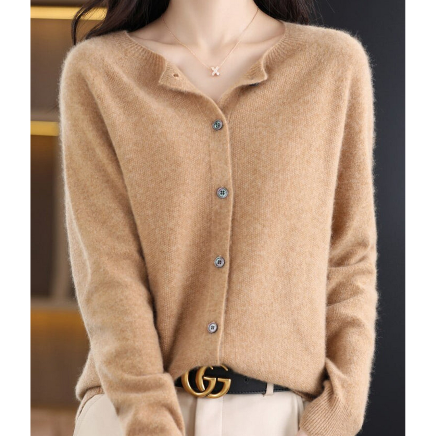 Sophie – Cardigan doux et élégant en maille fine
