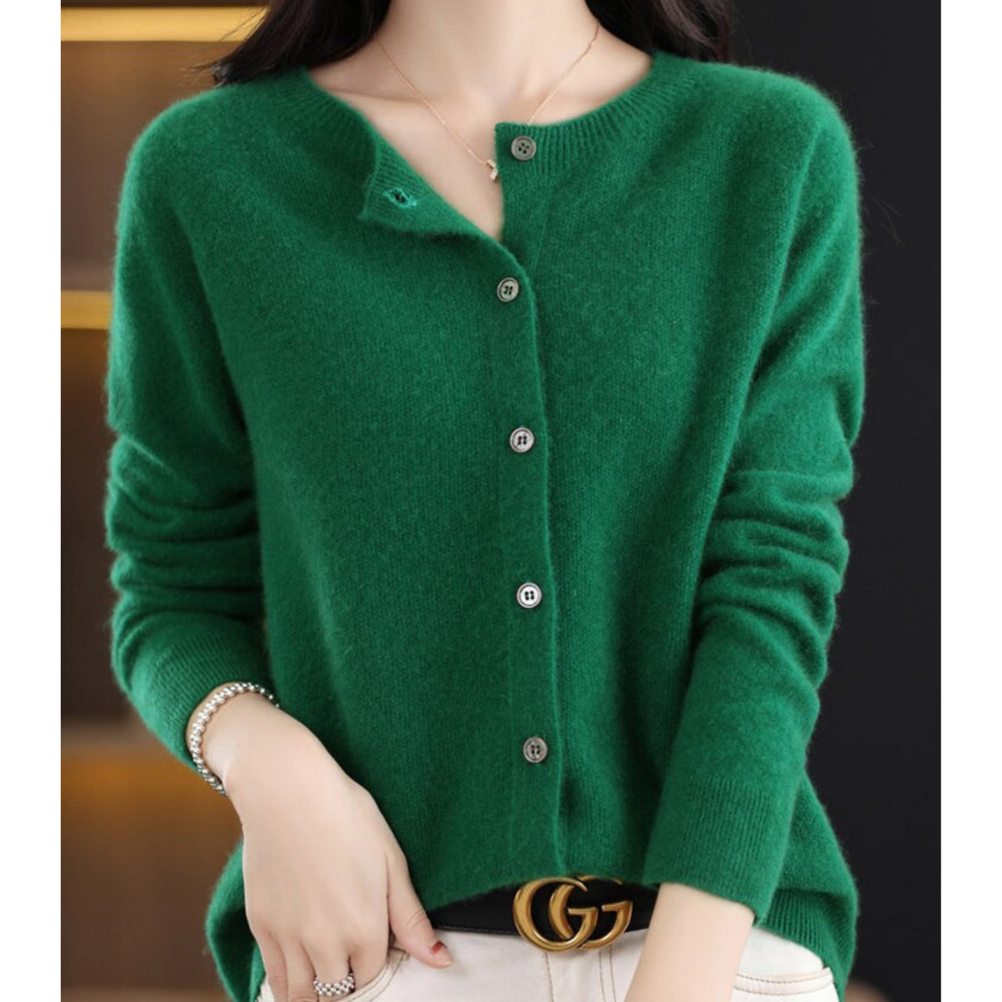 Sophie – Cardigan doux et élégant en maille fine