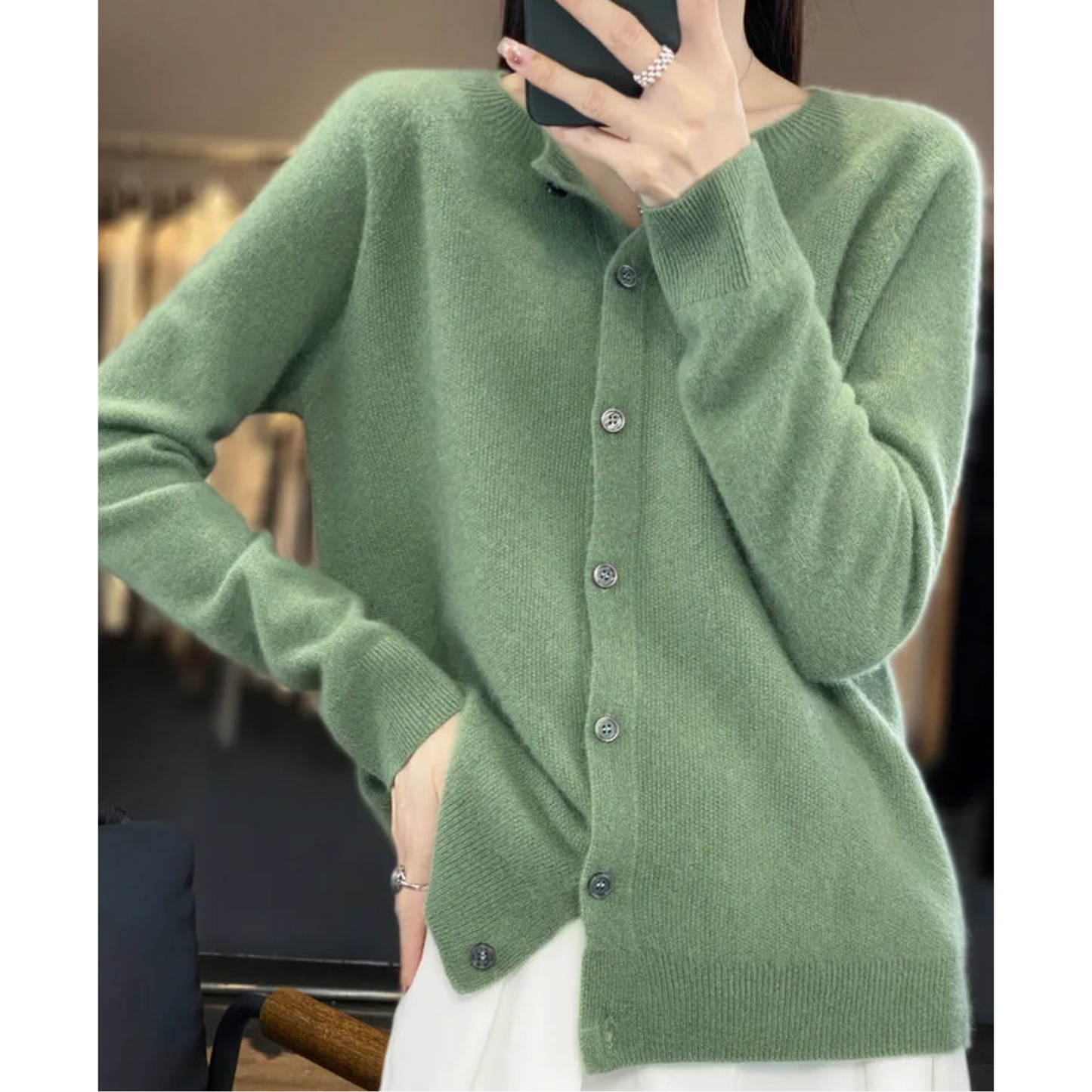 Sophie – Cardigan doux et élégant en maille fine
