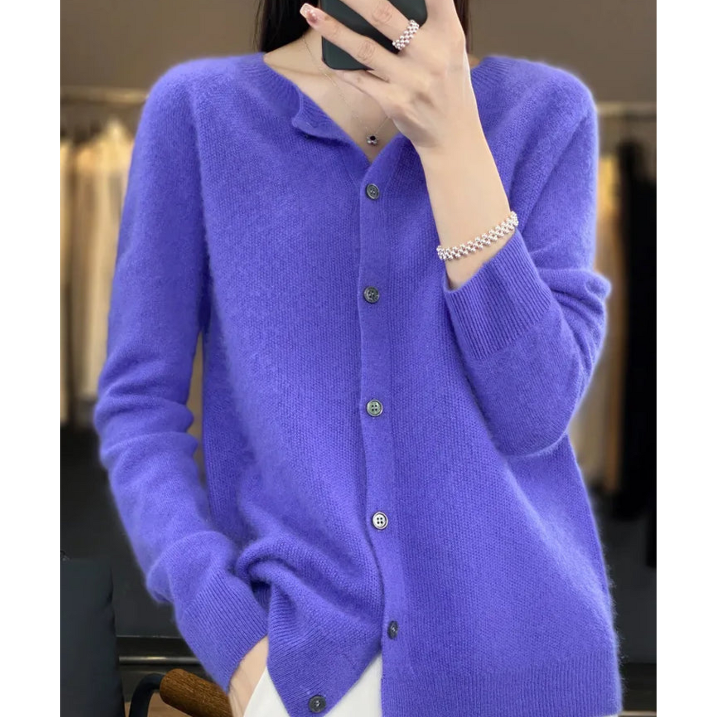 Sophie – Cardigan doux et élégant en maille fine