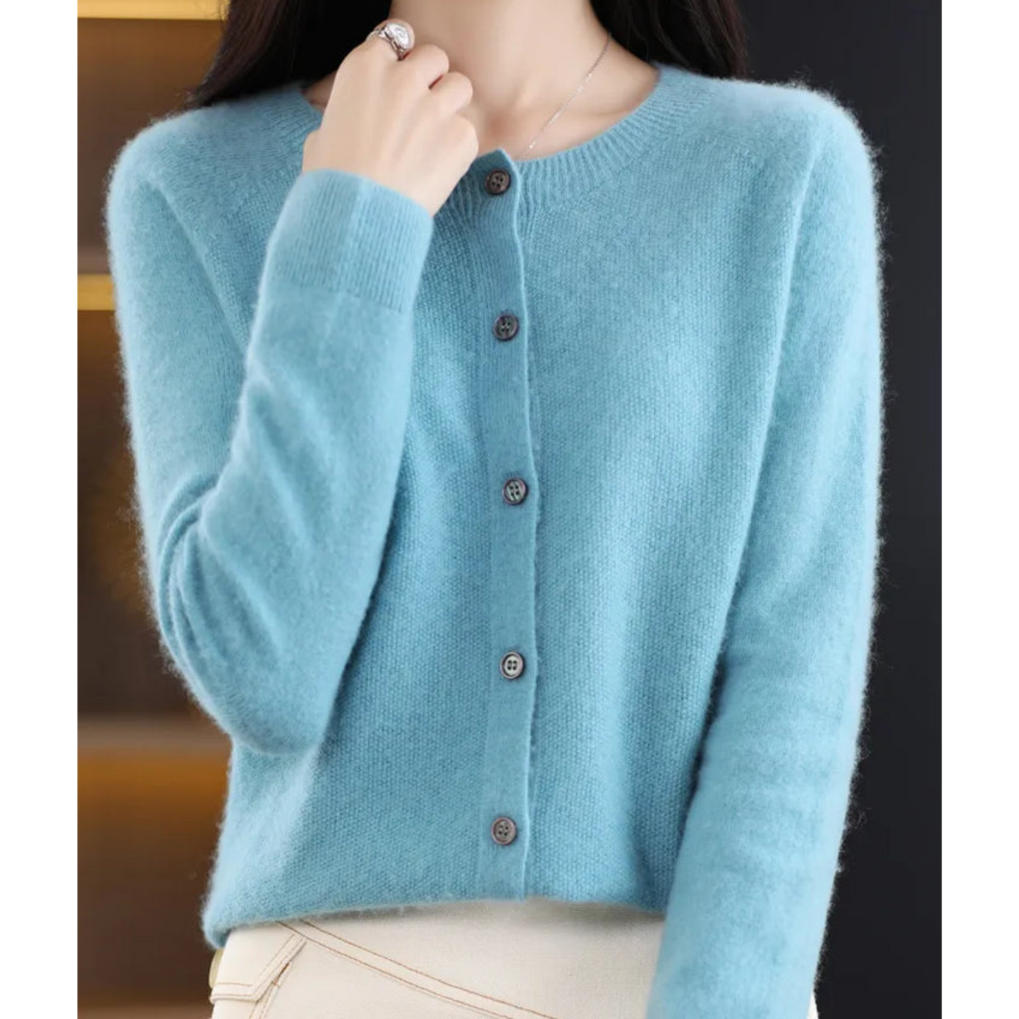 Sophie – Cardigan doux et élégant en maille fine