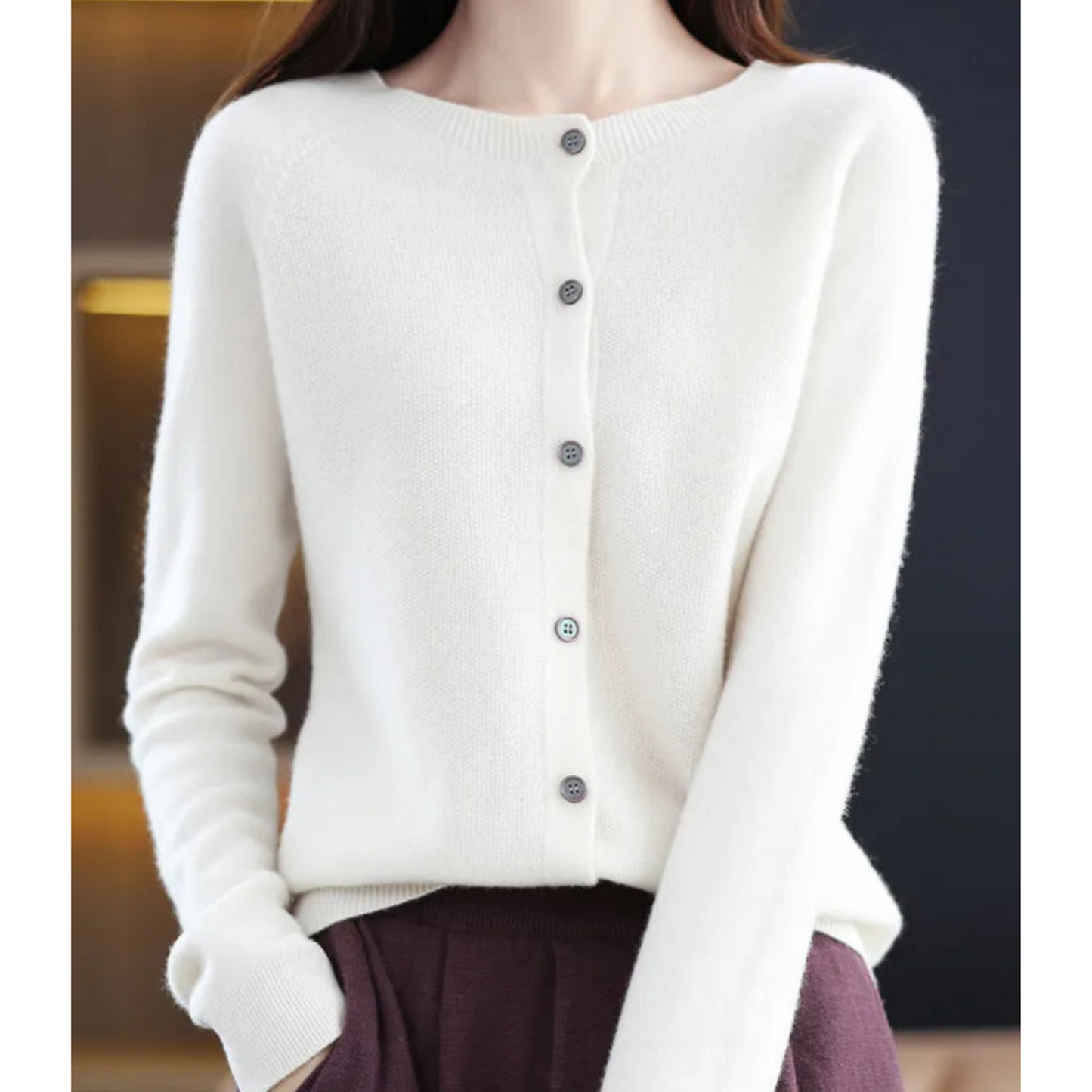 Sophie – Cardigan doux et élégant en maille fine