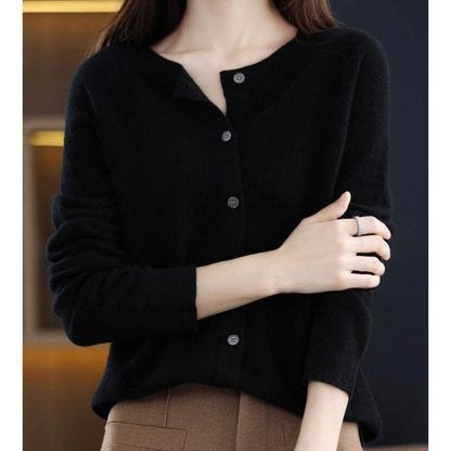 Sophie – Cardigan doux et élégant en maille fine