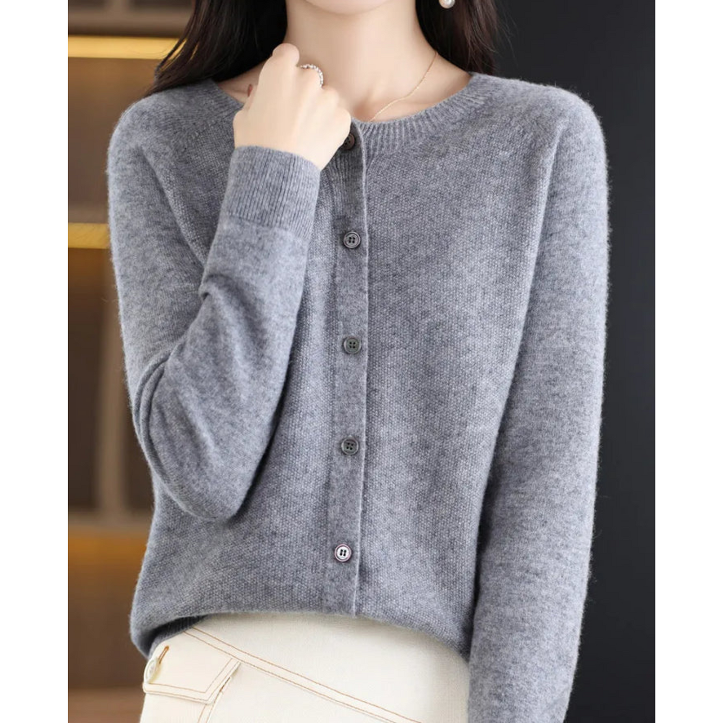 Sophie – Cardigan doux et élégant en maille fine
