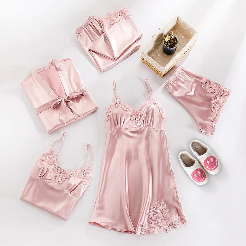 Sophie Ensemble Satiné Élégant – Pyjama 5 Pièces avec Détails en Dentelle