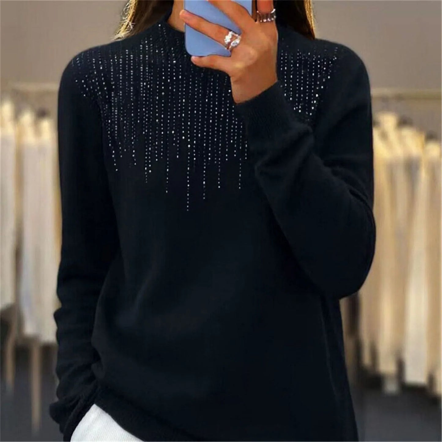 Sophie – Pull doux à col montant orné de sequins