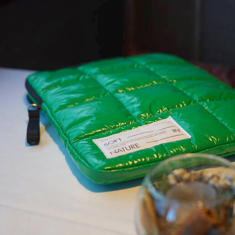 Sophie – Elegant and Protective Puffer Case for MacBook & iPad